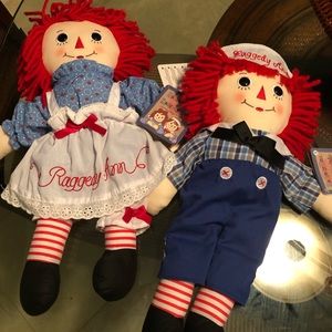 Raggedy Ann and raggedy Andy dolls